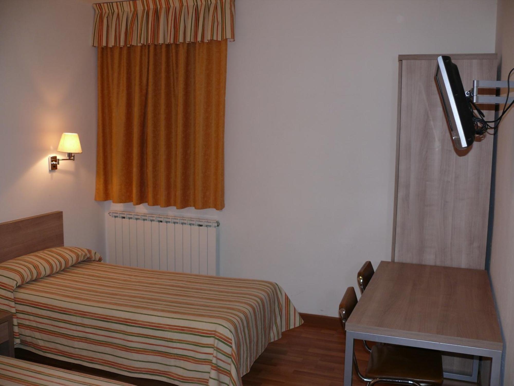 Hostal Muntanya Artesa de Segre Exterior photo